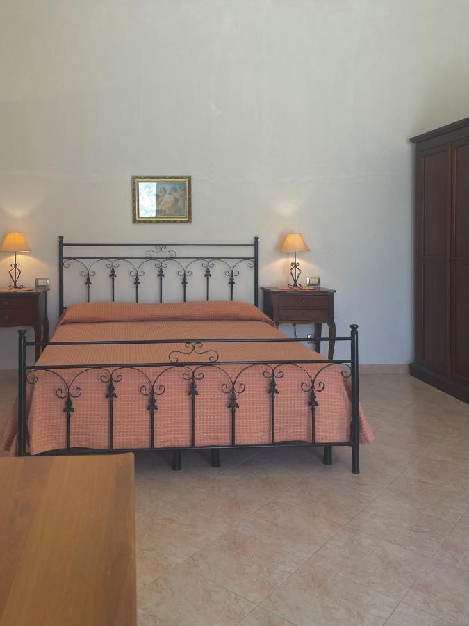 La Rondine Bed And Breakfast Uggiano La Chiesa Bagian luar foto
