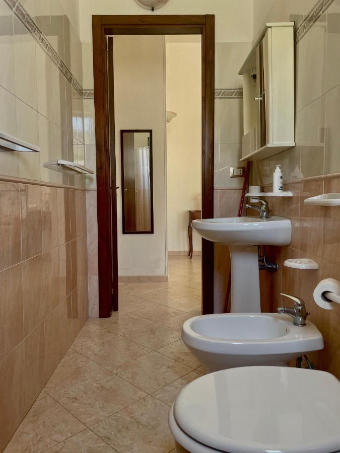 La Rondine Bed And Breakfast Uggiano La Chiesa Bagian luar foto