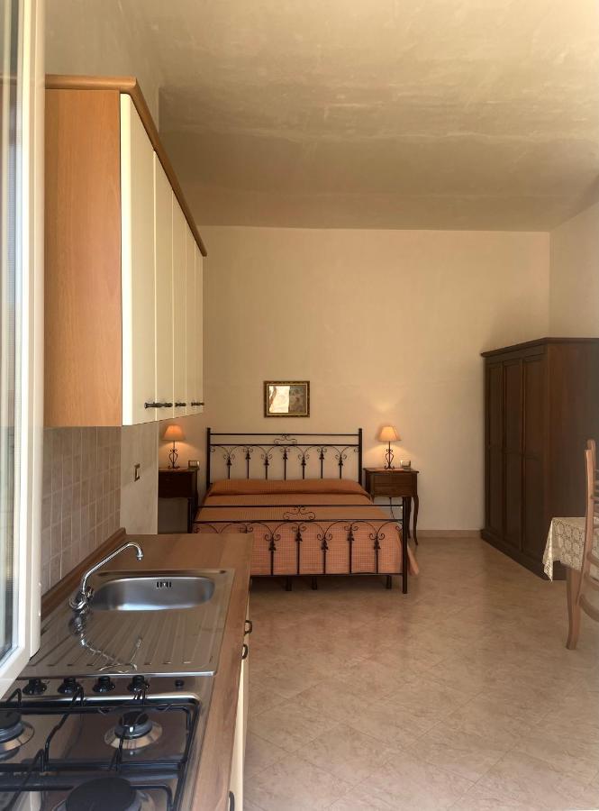 La Rondine Bed And Breakfast Uggiano La Chiesa Bagian luar foto